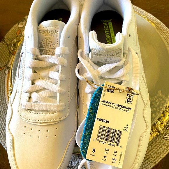 Reebok Shoes - Classic Reebok CL Harmon Run new in box tennis shoes